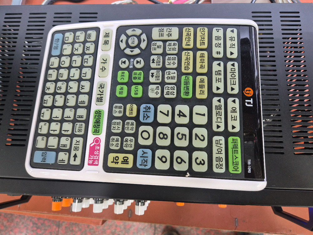 태진 B2 플러스..노래방 이미지