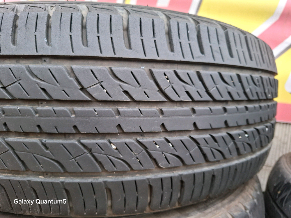 2356018 235/60R18 금호타이어 중고 2본팝니다 이미지
