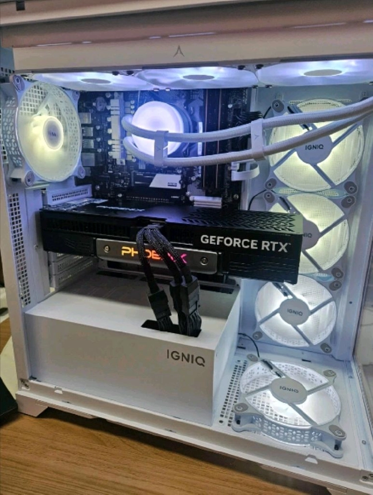 이그닉 2025 인텍 마스터 9958 라이젠9 9900X RTX 5080 화이트(미사용) 이미지
