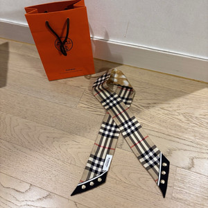 [정품] Burberry 버버리 실크 방도 이미지