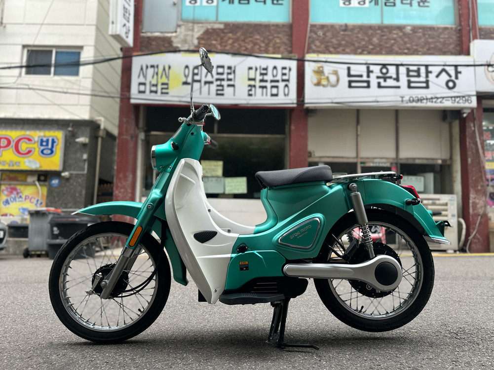 출퇴근용으로 좋은 전기스쿠터 엘로이 이모션 23년식 짧은키로수 싸게 팔아요! 이미지