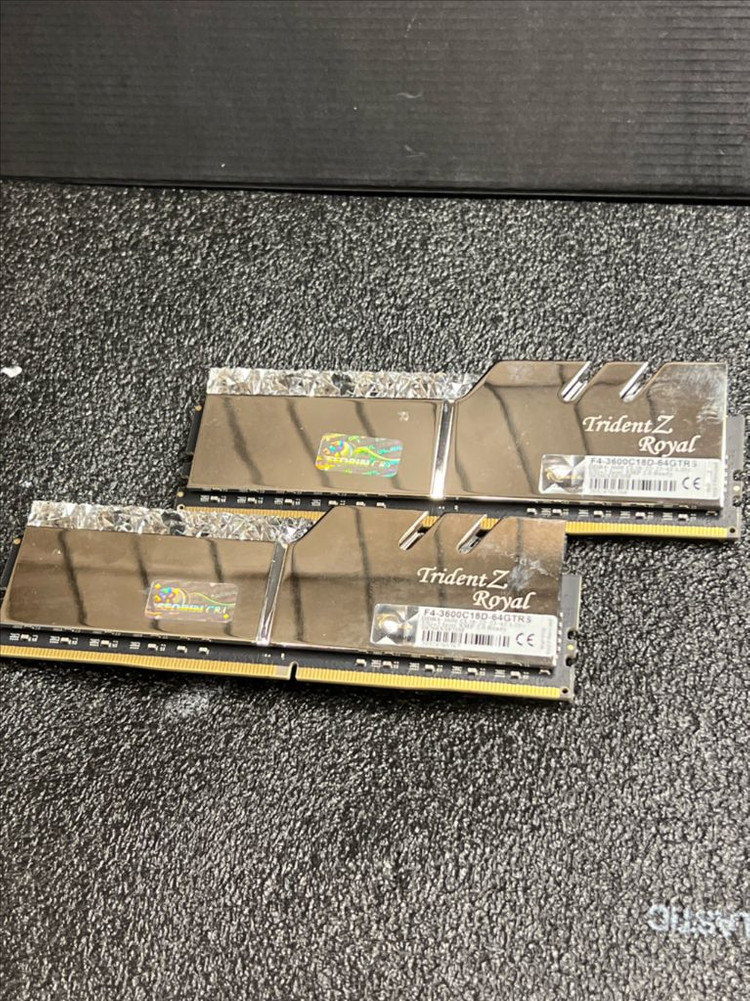 지스킬 로얄 실버 DDR4 3600 CL18 64GB 세트 램 이미지