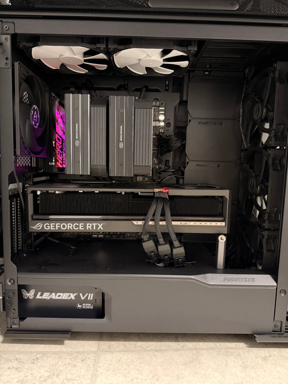 게이밍 컴퓨터(7800X3D, Astral 5080, x670e Hero, 32GB, 2TB) 이미지