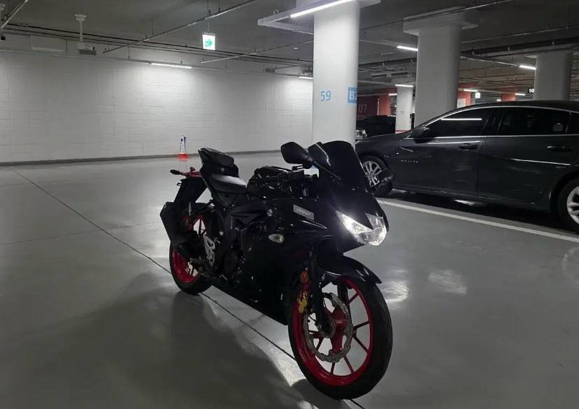 스즈키 gsx-r125 검빨 판매합니다 이미지