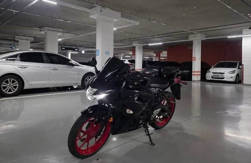 스즈키 gsx-r125 검빨 판매합니다 이미지