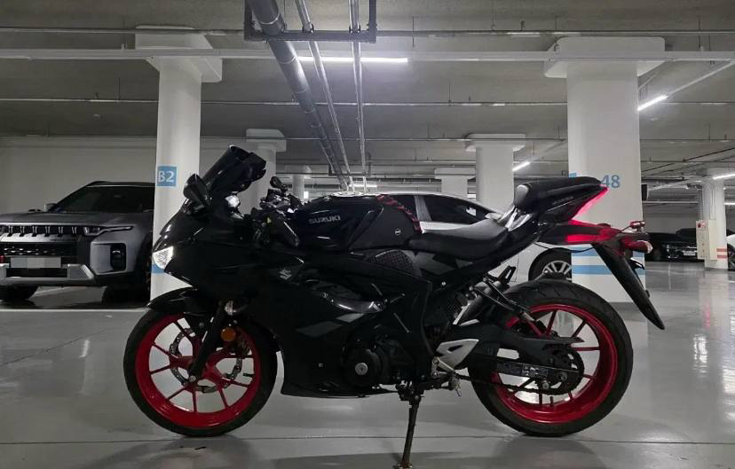 스즈키 gsx-r125 검빨 판매합니다 이미지
