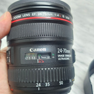 EF 24-70mm F4 L IS USM 망원줌렌즈 이미지