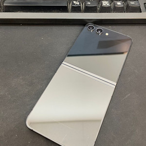 갤럭시Z플립5 블랙 256GB 무잔상 상태좋은 중고39만5천팝니다 이미지
