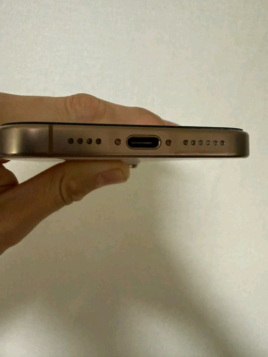 아이폰 16 프로 맥스 골드 256GB 이미지