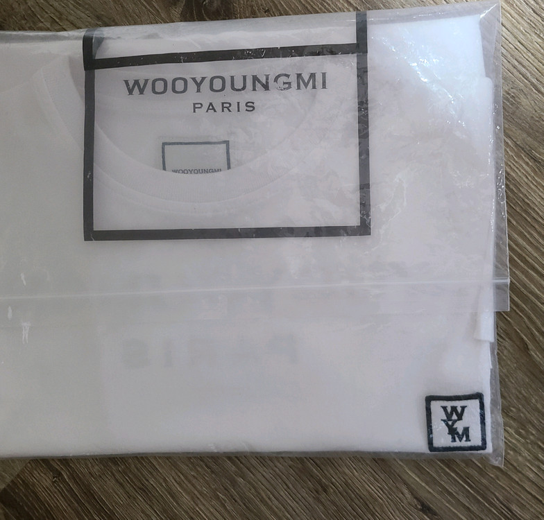 우영미 반팔티 맨투맨자켓패딩루이비통프라다디올셀린느톰브라운몽클레어스톤아일랜드에르메스준지 이미지