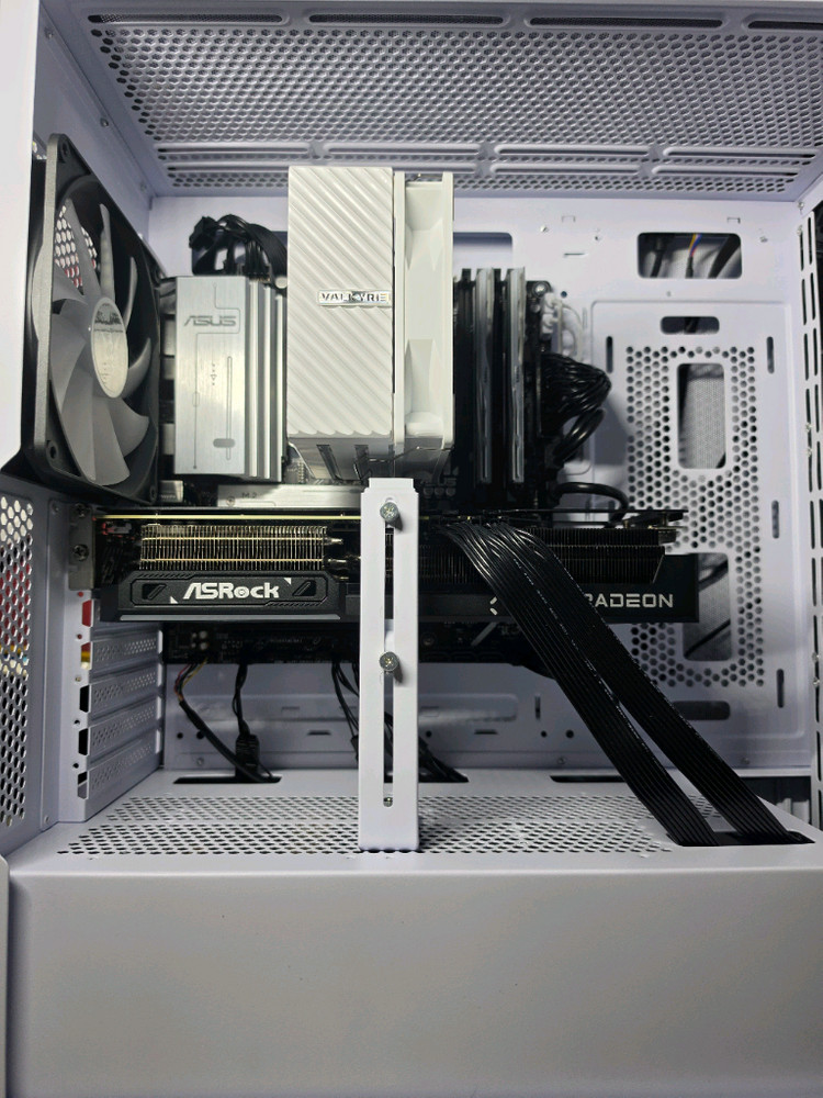 라이젠 9500F+RX 9070 XT 게이밍 컴퓨터 이미지