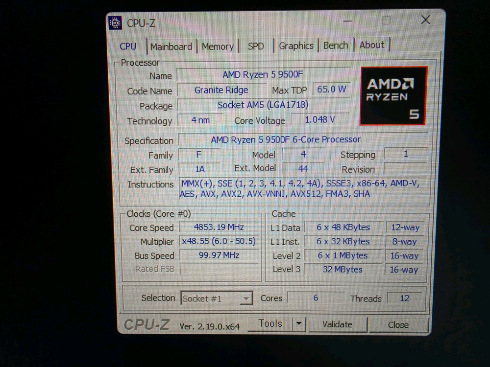 라이젠 9500F+RX 9070 XT 게이밍 컴퓨터 이미지