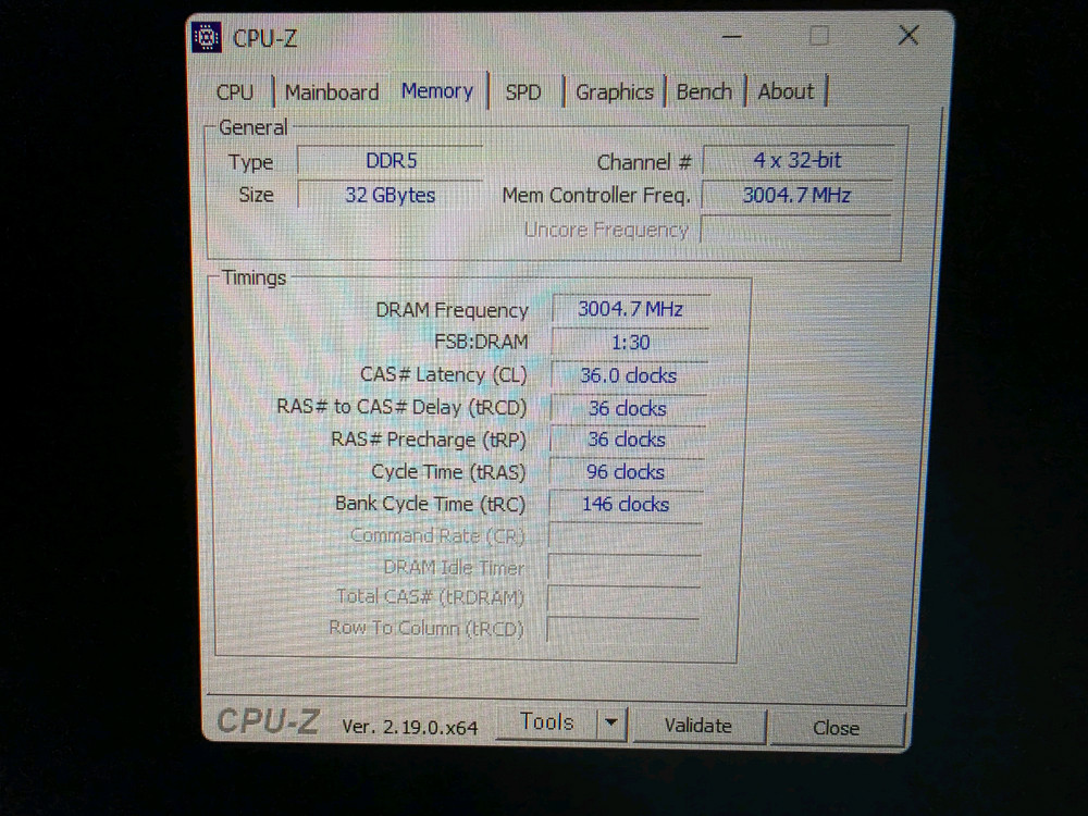 라이젠 9500F+RX 9070 XT 게이밍 컴퓨터 이미지