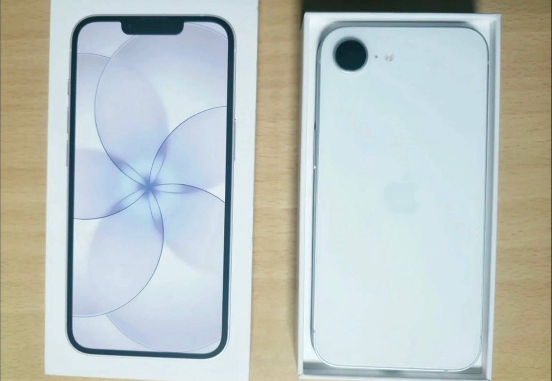 아이폰 17e 화이트 256gb 자급제 거진 미개봉 - 안심되는 중고거래