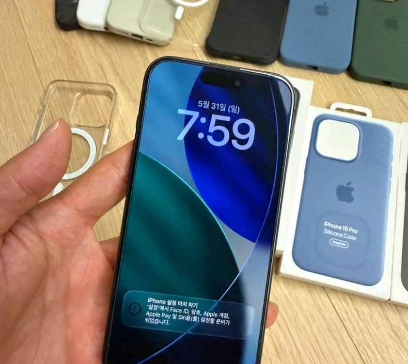 아이폰 15 프로 블랙 티타늄 색상 128GB 풀박스 이미지