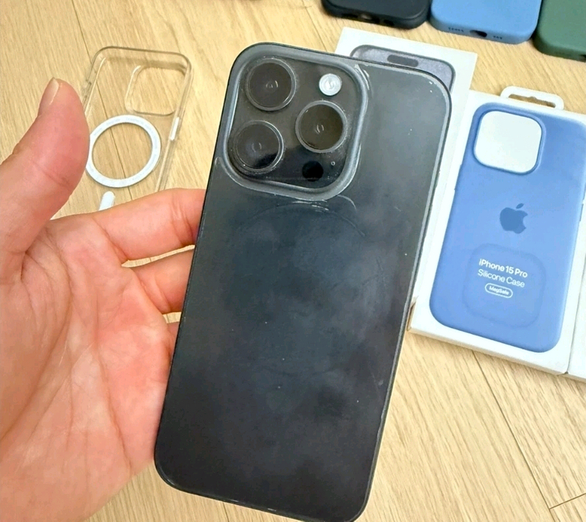 아이폰 15 프로 블랙 티타늄 색상 128GB 풀박스 이미지