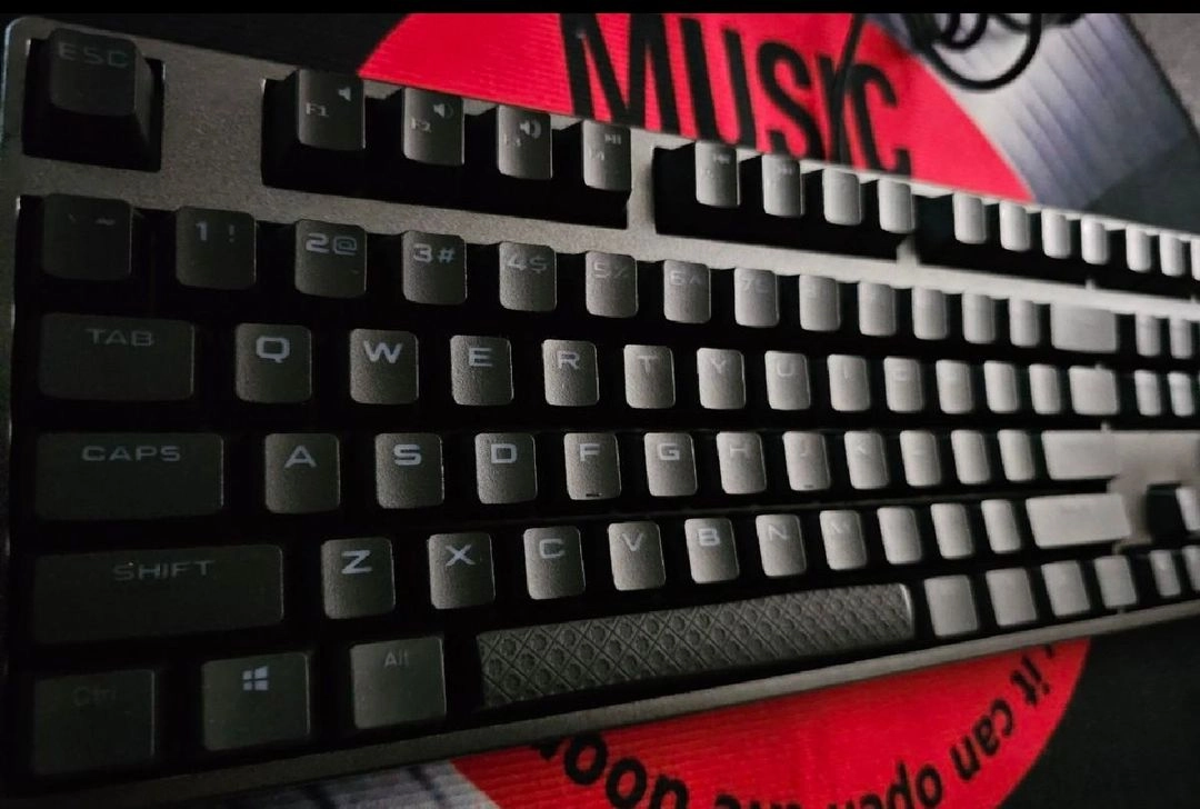 덱 헤슘 갈축 블루LED 커세어 PBT 게이밍 키보드 이미지