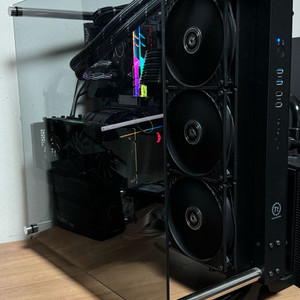 인텔 i7-9700k / rtx2070 super 하이엔드 게이밍 컴퓨터 이미지