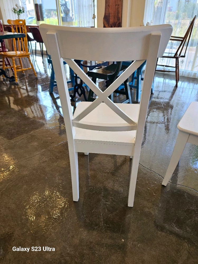 이케아 잉올프 화이트 원목의자 이미지