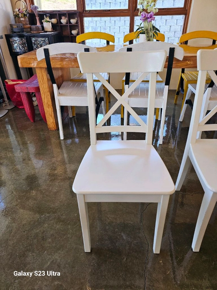 이케아 잉올프 화이트 원목의자 이미지