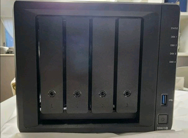 시놀로지 DS923+ 와 8TB HDD(미개봉) 4개 이미지