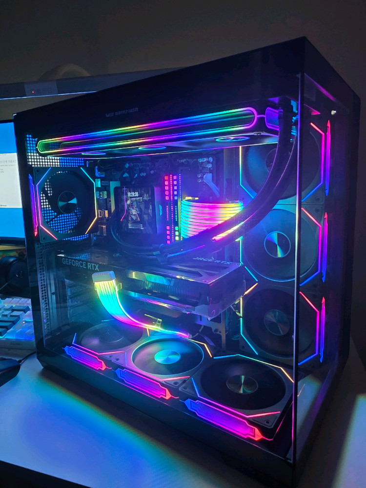 라이젠7 9800X3D RTX5080 본체 팝니다 이미지