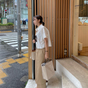 유메르 반셔츠 크롭 화이트 이미지