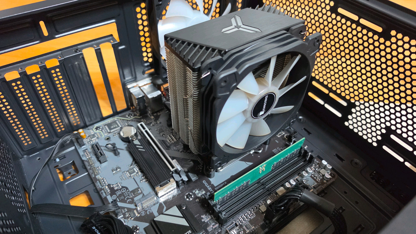 라이젠 7500f rtx3070ti 컴퓨터 본체 이미지