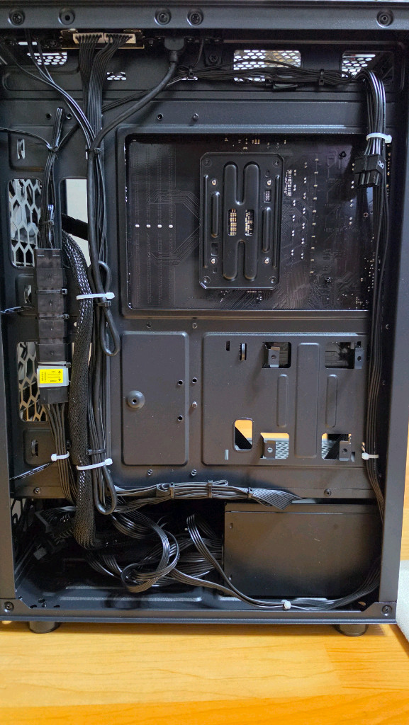 라이젠 7500f rtx3070ti 컴퓨터 본체 이미지