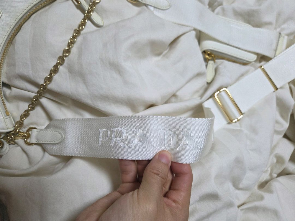 프라다 리에디션 사피아노 내장칩 이미지