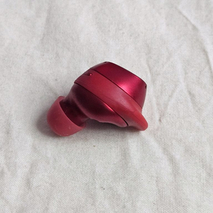 갤럭시 버즈플러스 레드 왼쪽 SM-R175 이미지