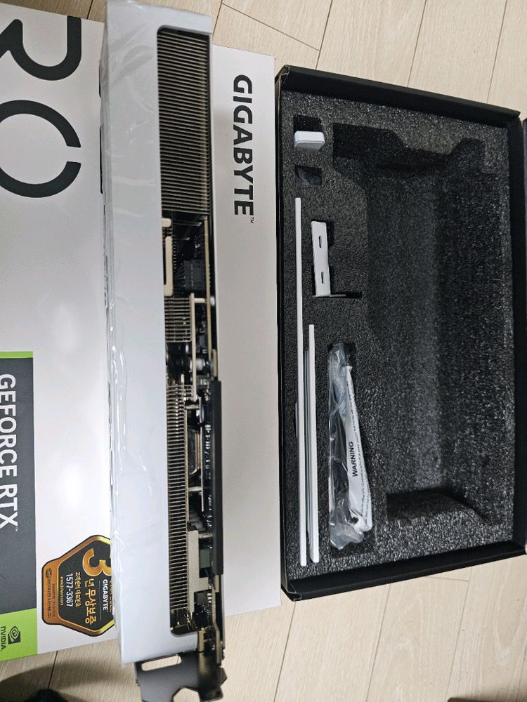 rtx5080 aero 그래픽카드 이미지