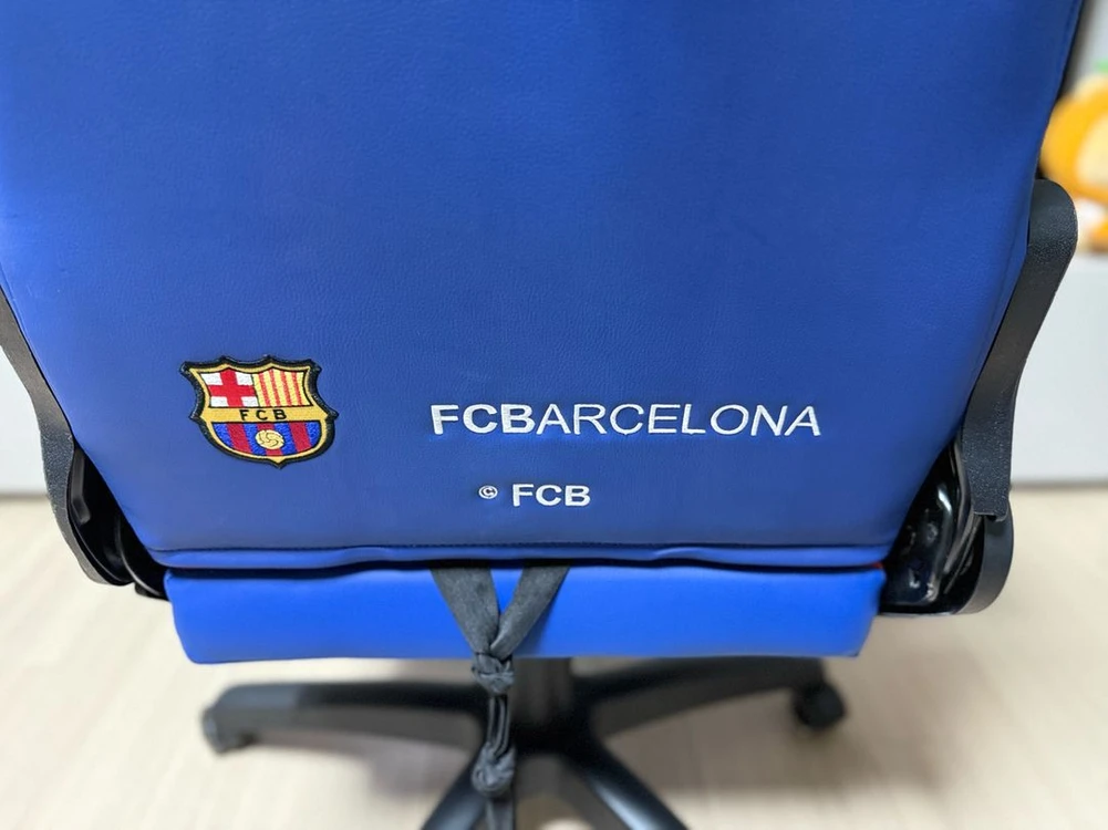 제닉스 FC바르셀로나 프리미엄 게이밍의자 팝니다! 이미지