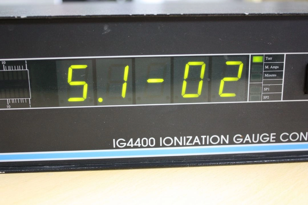 이온화 게이지 컨트롤러 IG4400 Kurt j. Lesker Ionization Gauge controller 이미지