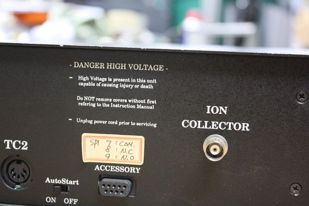 이온화 게이지 컨트롤러 IG4400 Kurt j. Lesker Ionization Gauge controller 이미지