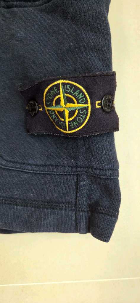 STONE ISLAND 스톤아일랜드 카고 패치 스웻 반바지 L네이비 색상 상태양호 택포 이미지