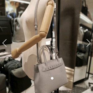 미ANNE KLEIN.앤클라인가방.펀칭 스몰 토트백 KX2A3F1WB7PLGRYFFF(새상품) 텍포.선물용니 토트백 이미지