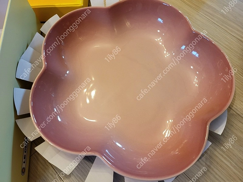 르크루제 피망냄비 플라워디쉬 이미지