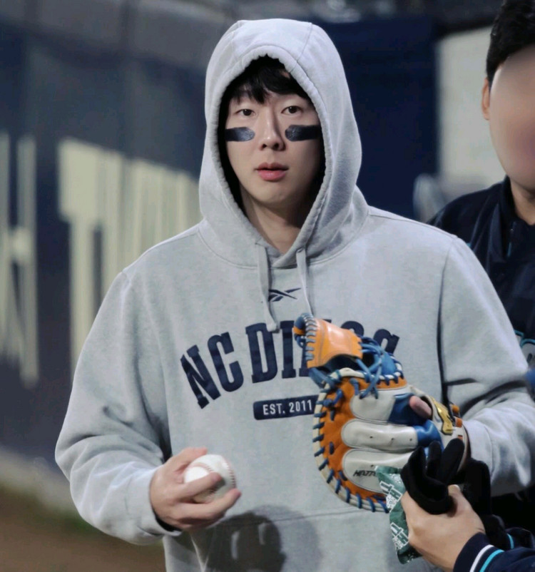 NC 엔씨 다이노스 어센틱 후드 티셔츠 이미지