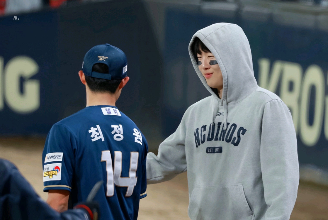 NC 엔씨 다이노스 어센틱 후드 티셔츠 이미지