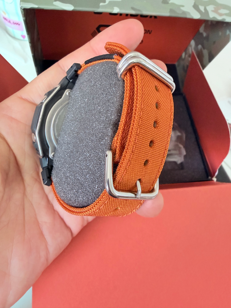 지샥 G-SHOCK GAE-2100WE 한정판 카본 코어 가드 시계 이미지