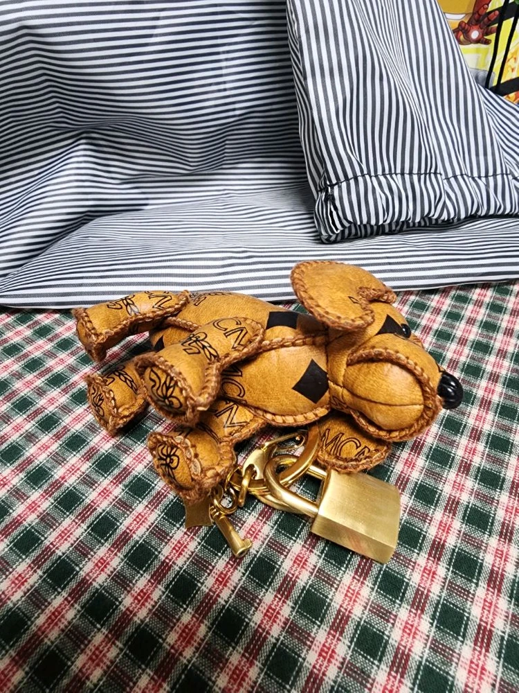 MCM Visetos Dog Bag Charm / Keyring(일명 닥스훈트 / 도그 참 키링 라인) 이미지