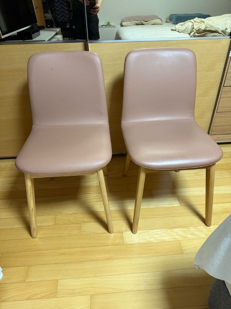 까사미아 신세계까사 의자 식탁 책상 부엌 키친 체어신세계까사 의자 2개입니다고급스러운 모던센츄리 원목베이스스티치 식 이미지