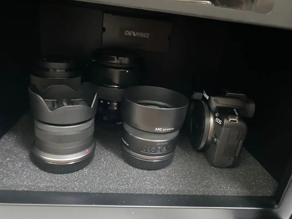 캐논 EOS R50 번들킷 (RF-S 18-45mm) + 캐논 RF 50mm F1.8 STM 이미지