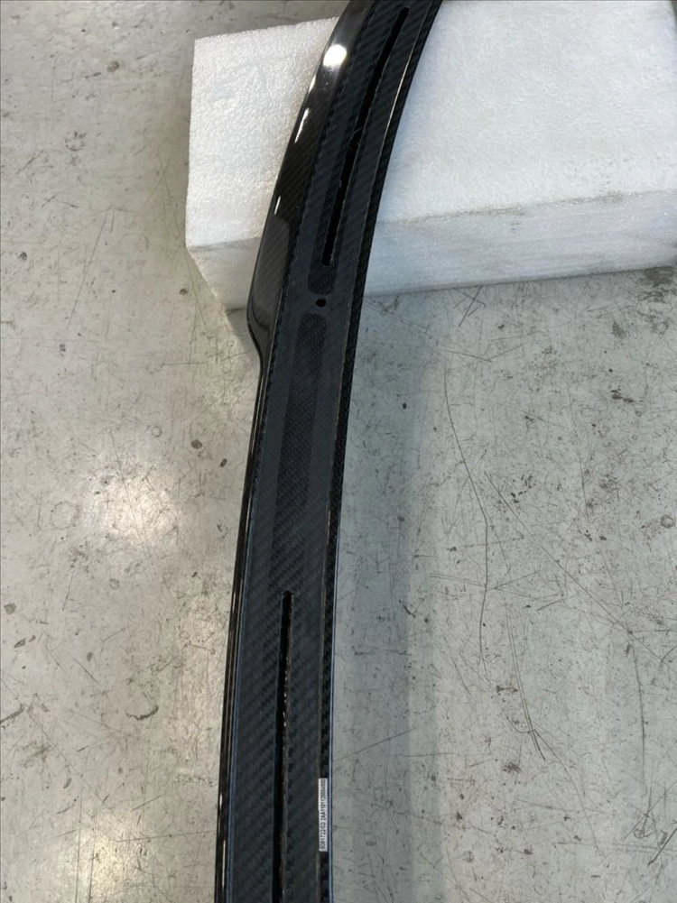 BMW (G26) 순정 카본 스포일러 이미지