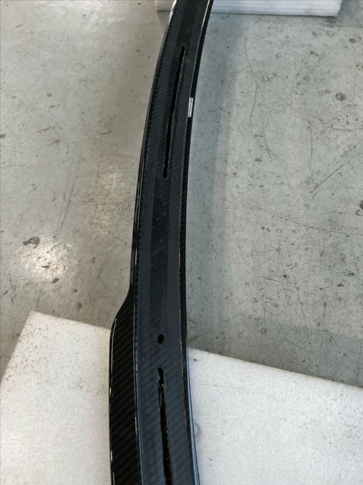BMW (G26) 순정 카본 스포일러 이미지