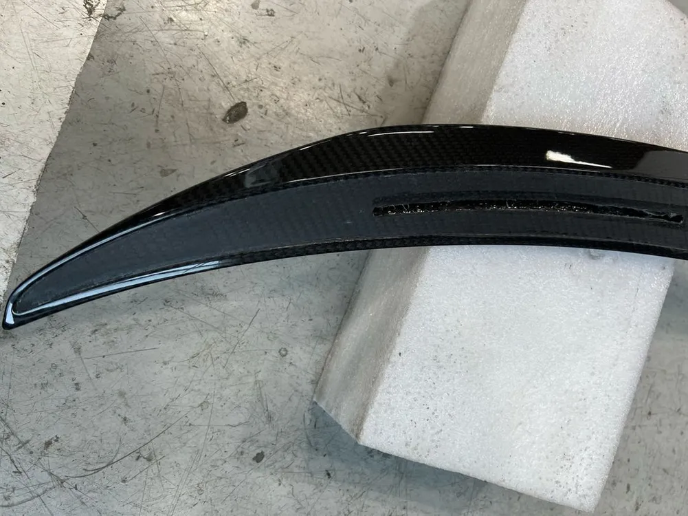 BMW (G26) 순정 카본 스포일러 이미지