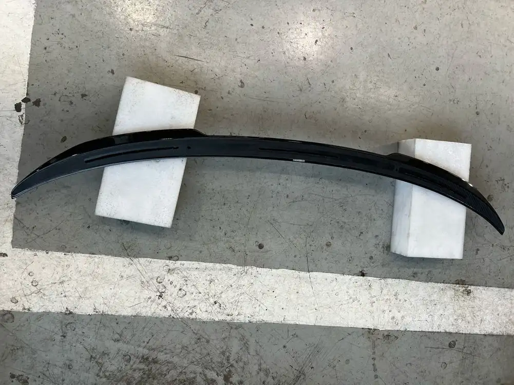 BMW (G26) 순정 카본 스포일러 이미지