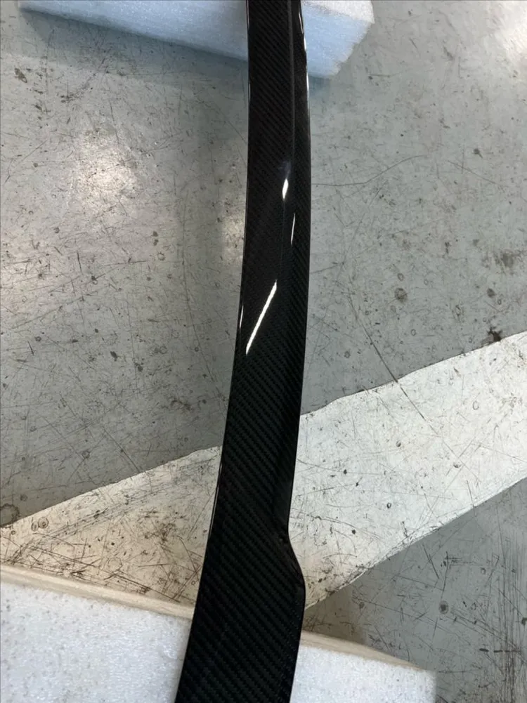 BMW (G26) 순정 카본 스포일러 이미지