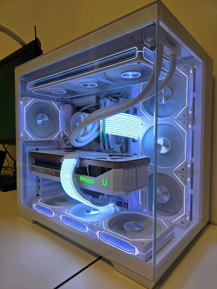 라이젠7 9800X3D RTX5080 화이트 고사양PC 팝니다 이미지